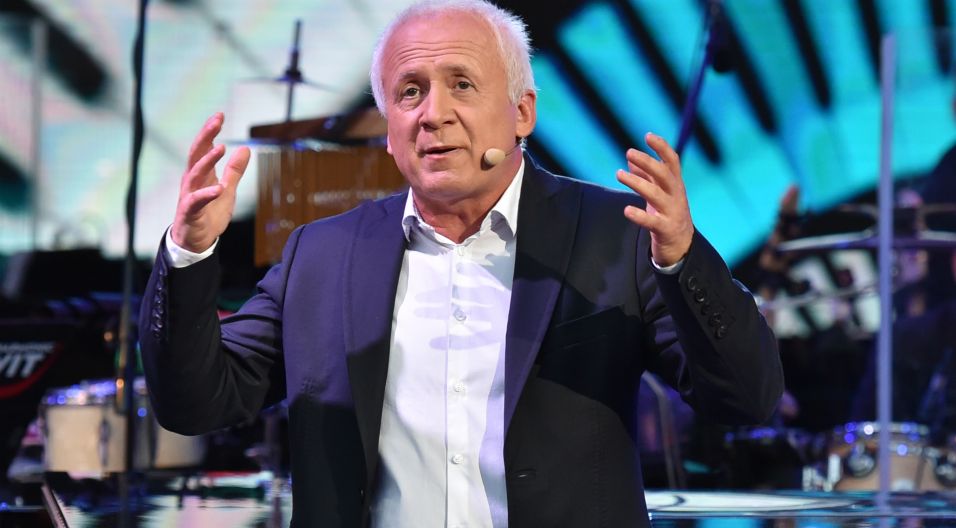 Ponieważ wszyscy żartują sobie z altówek, Waldemar Malicki nie chce pozostać w tyle i pyta: dlaczego altówki nie chorują na grypę? (fot. Ireneusz Sobieszczuk)
