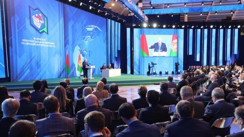 Аляксандр Лукашэнка выступае падчас ІІІ Менскай міжнароднай канферэнцыі аб еўразійскай бяспецы. Менск, Беларусь. 28 кастрычніка 2025 года. Фота: БелТА