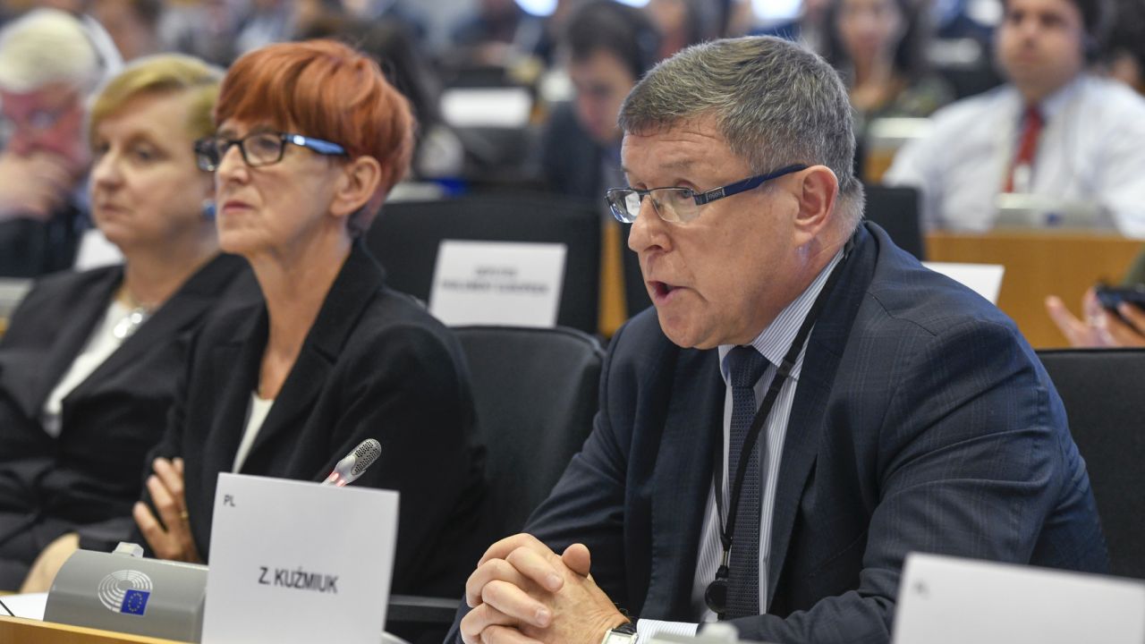 Szczepionki na koronawirusa. Zbigniew Kuźmiuk komentuje (fot. European Union 2019, EP, Jan VAN DE VEL) Szczepionki na koronawirusa. Zbigniew Kuźmiuk komentuje (fot. European Union 2019, EP, Jan VAN DE VEL)