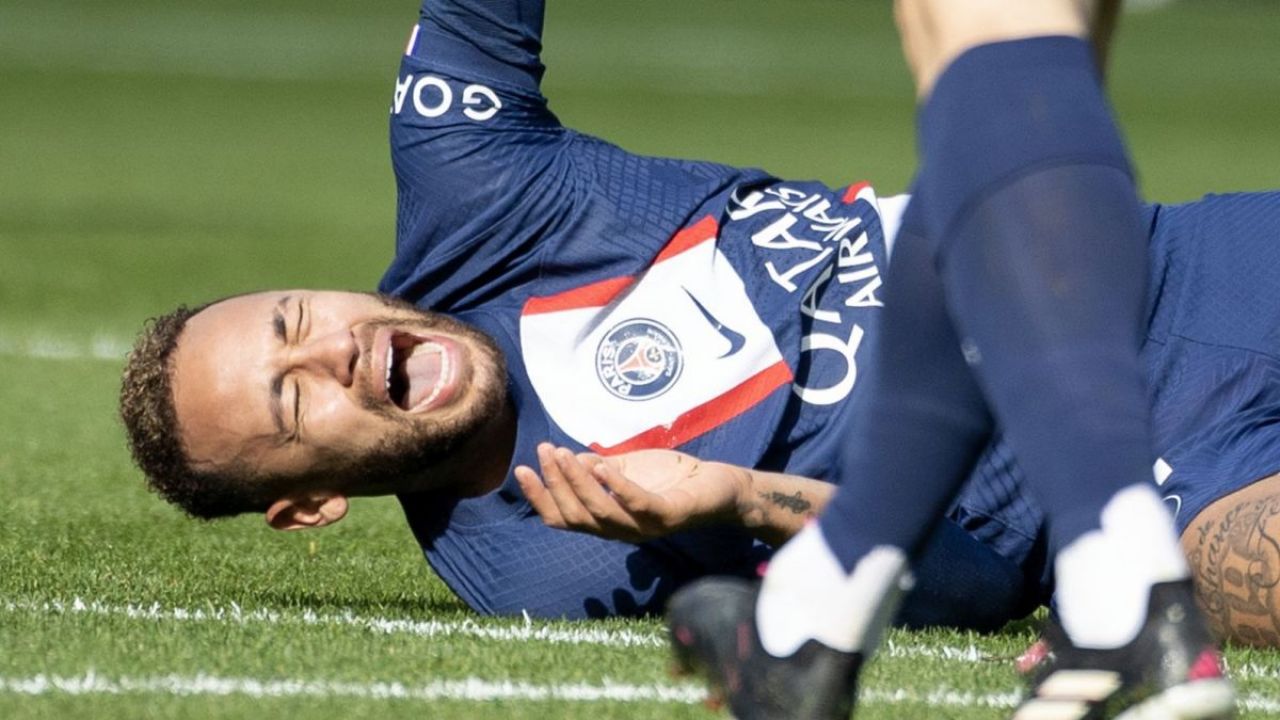 Neymar po kontuzji w meczu z Lille nie zagra do końca sezonu (fot. Getty Images)