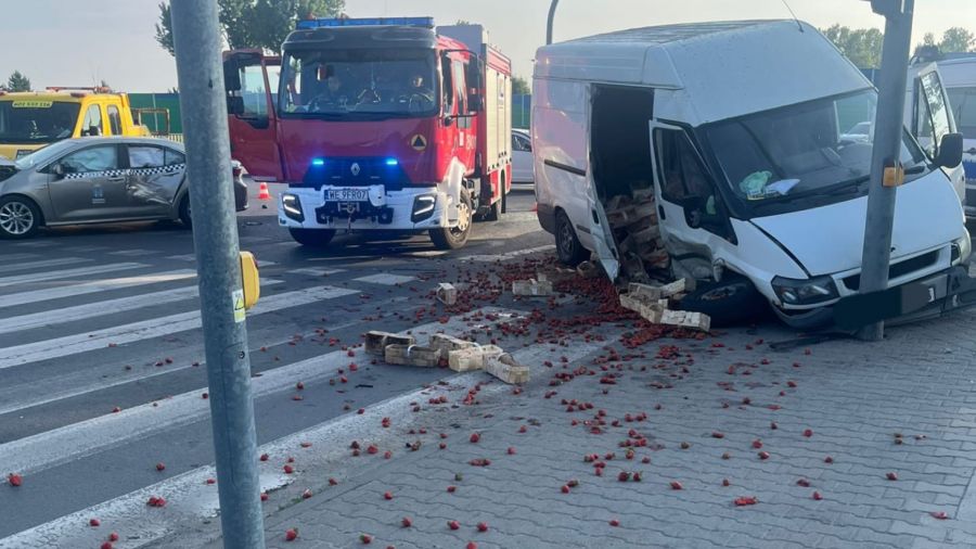 Luboń, zderzenie, truskawki, policja (fot. KMP Poznań)
