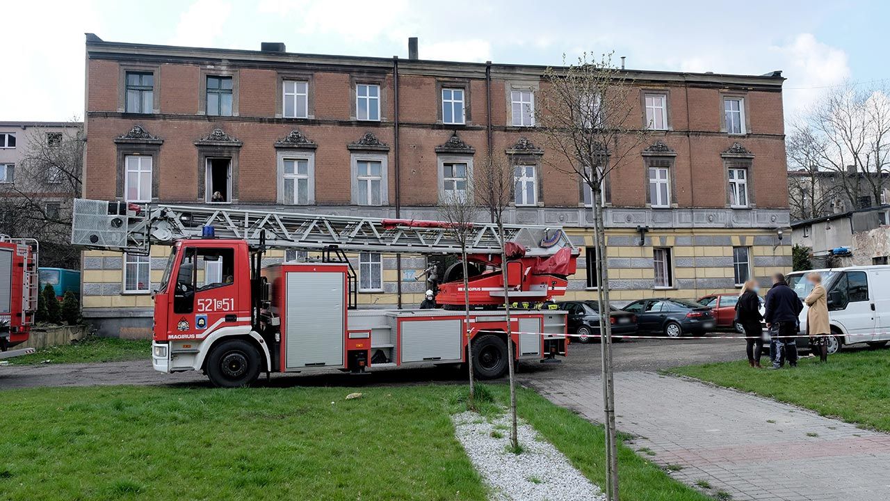 Pożar wybuchł przed południem w kamienicy w Mysłowicach (fot. PAP/Hanna Bardo) Pożar wybuchł przed południem w kamienicy w Mysłowicach (fot. PAP/Hanna Bardo)
