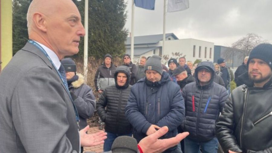 Na zdjęciu z lewej Mirosław Michalski były już prezes Siarkopolu. Zdjęcie Grażyna Szlęzak - Radio Kielce