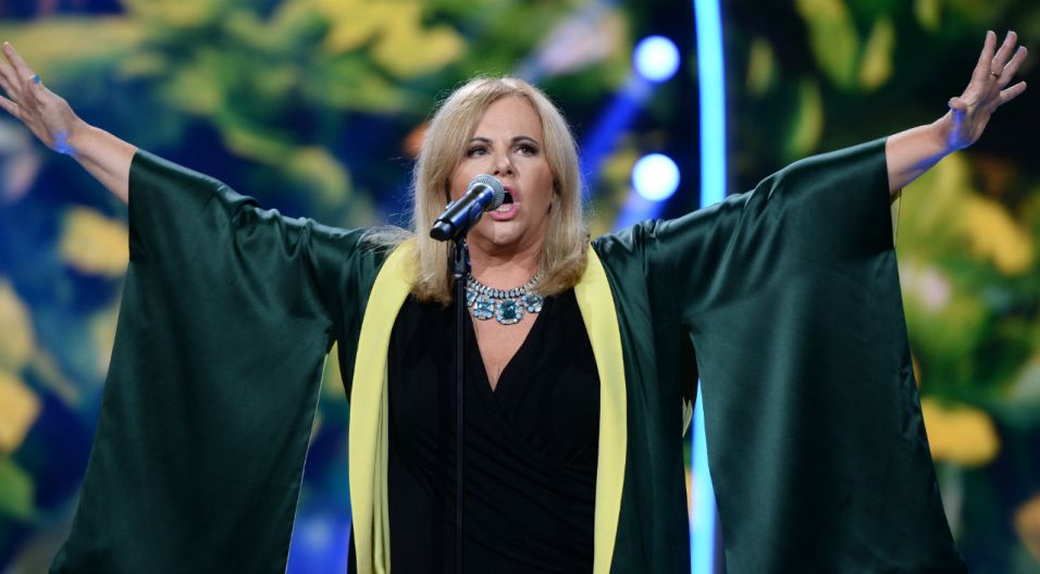 Joanna Kurowska pojawiła się na scenie ponownie. Tym razem wykonała spokojny utwór (fot J. Bogacz/TVP)