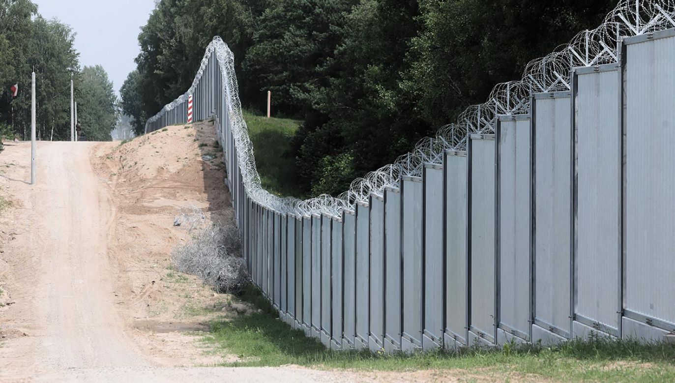 Zapora na granicy z Białorusią (fot. PAP/Artur Reszko)