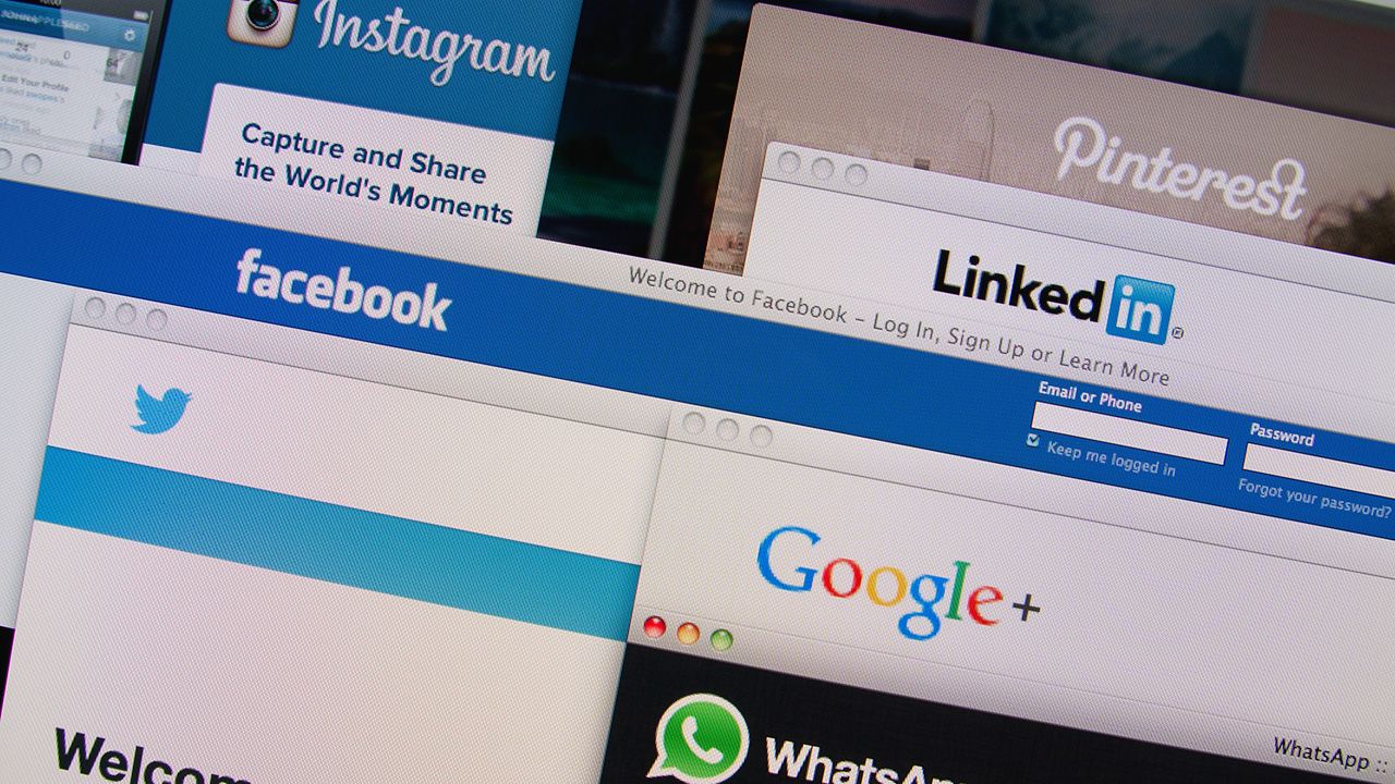 Facebook poinformował o wykryciu fali aktywności fałszywych kont (fot. Shutterstock/Gil C) Facebook poinformował o wykryciu fali aktywności fałszywych kont (fot. Shutterstock/Gil C)