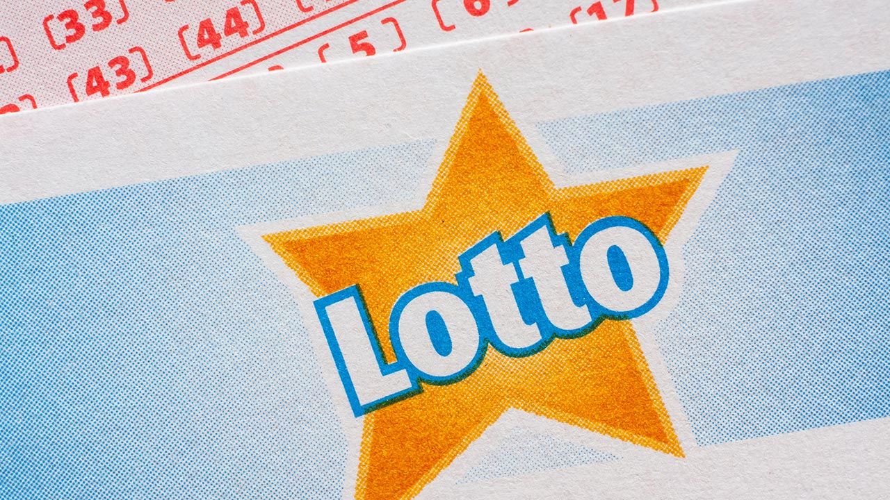 Wyniki Lotto w niedzielę 24 kwietnia 2022. Multi Multi, Ekstra Pensja, Ekstra Premia, Kaskada, Mini Lotto, Super Szansa.  Poznaj wygrane liczby