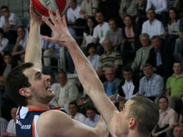 Uros Mirković - najskuteczniejszy gracz Polpharmy, zdobywca 17 punktów