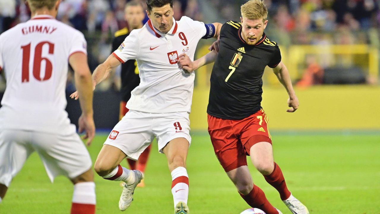 Robert Lewandowski i Kevin de Bruyne (fot. PAP)