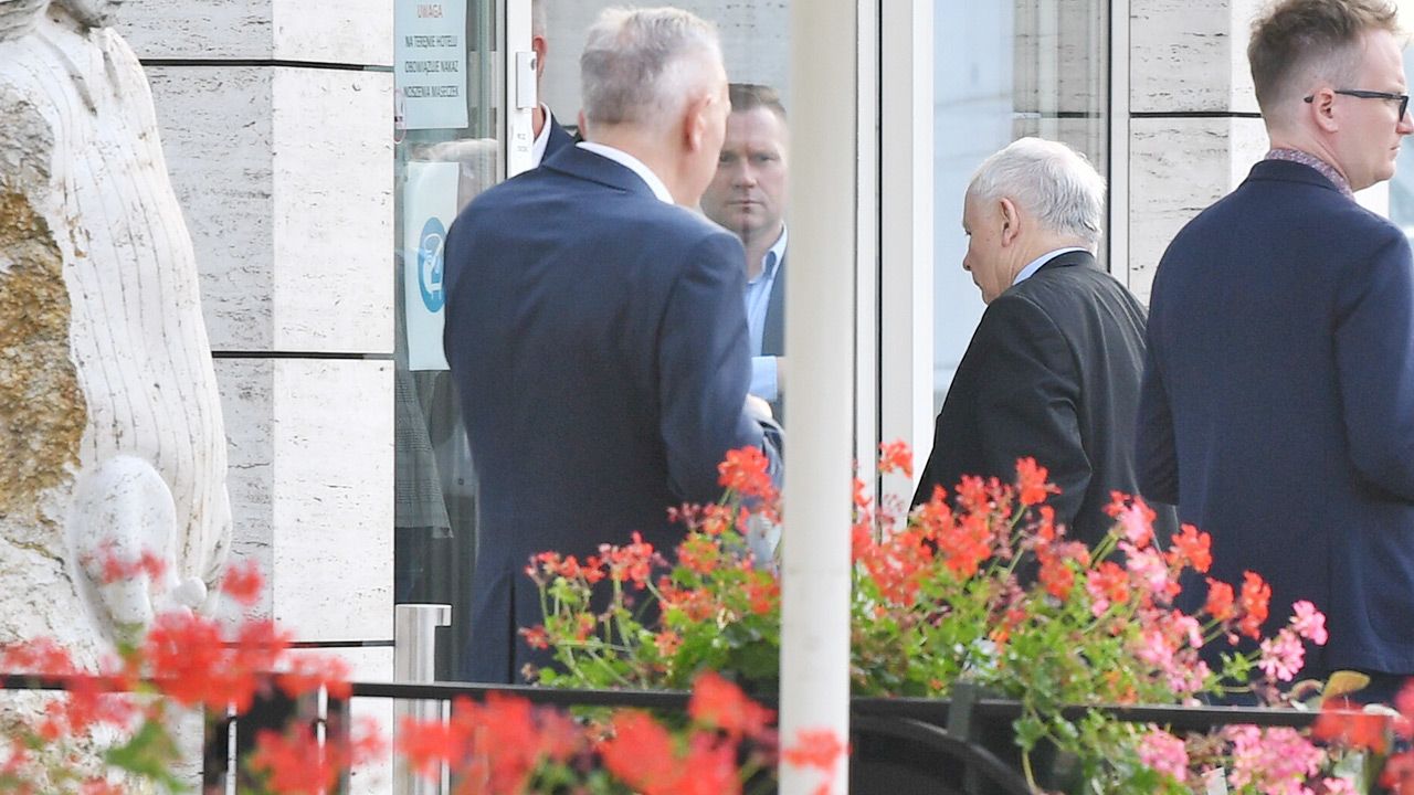 W spotkaniu w Ożarowie Mazowieckim bierze udział Jarosław Kaczyński (fot. PAP/Radek Pietruszka) W spotkaniu w Ożarowie Mazowieckim bierze udział Jarosław Kaczyński (fot. PAP/Radek Pietruszka)