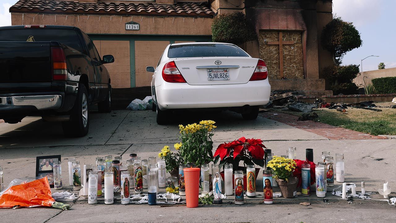 Na miejscu strażacy odkryli trzy martwe ciała (fot. Dania Maxwell / Los Angeles Times via Getty Images)