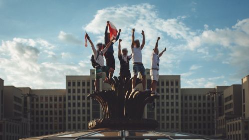 Участники мирной акции протеста на площади Независимости в Минске, Беларусь. 16 августа 2020 года. Фото: Белсат