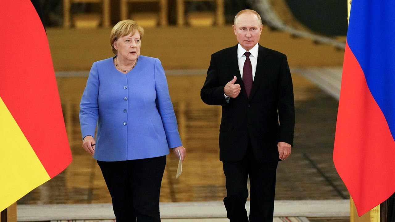 Angela Merkel i Władimir Putin (fot. Forum/Reuters/POOL)
