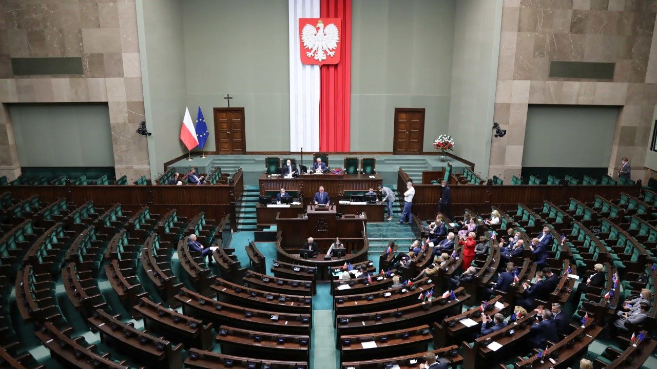 Posłowie na sali obrad Sejmu w Warszawie (fot. PAP/Wojciech Olkuśnik) Posłowie na sali obrad Sejmu w Warszawie (fot. PAP/Wojciech Olkuśnik)
