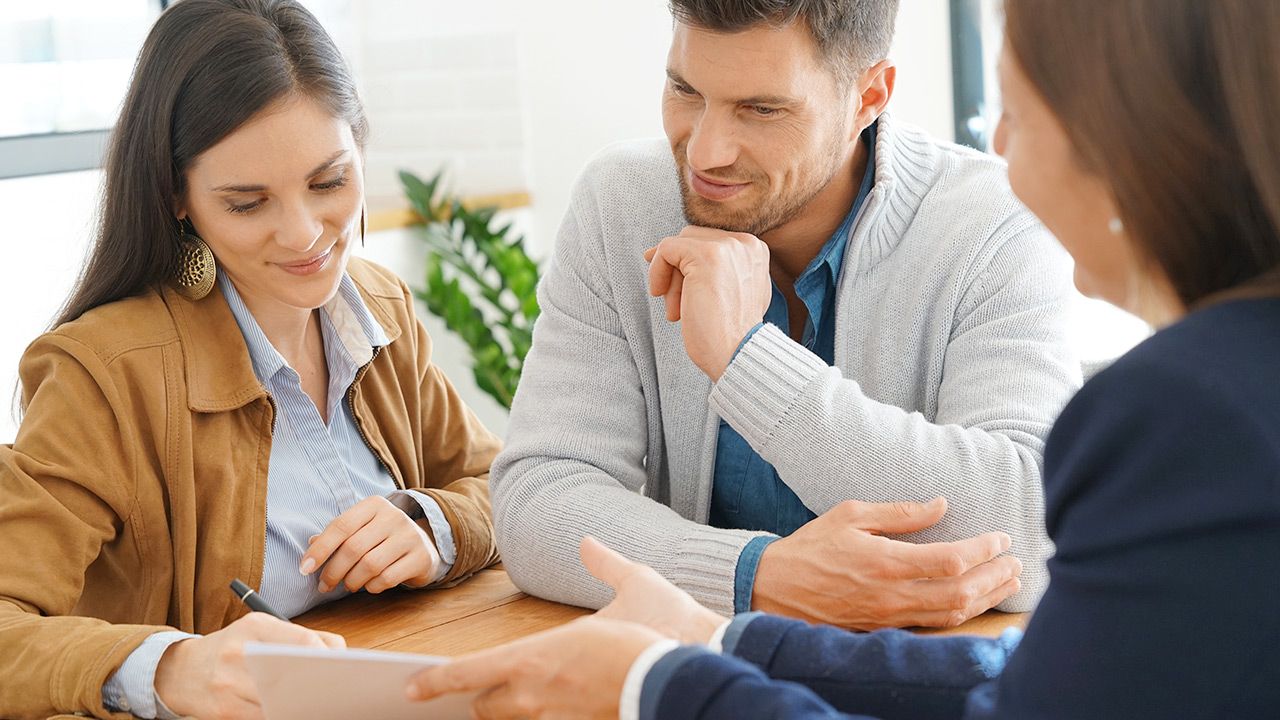 Coraz więcej osób kupuje ubezpieczenia na życie i zdrowie (fot. Shutterstock/goodluz) Coraz więcej osób kupuje ubezpieczenia na życie i zdrowie (fot. Shutterstock/goodluz)
