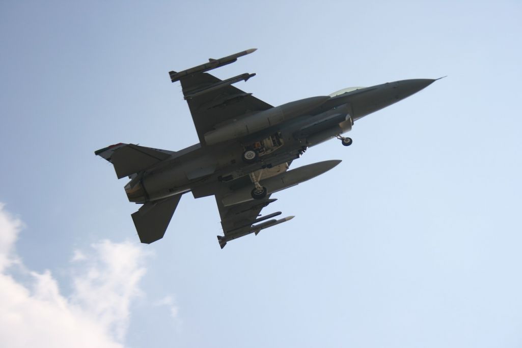 Здымак мае ілюстрацыйны характар. Знішчальнік «F-16». (Фота: Charn Lee / Pixabay)