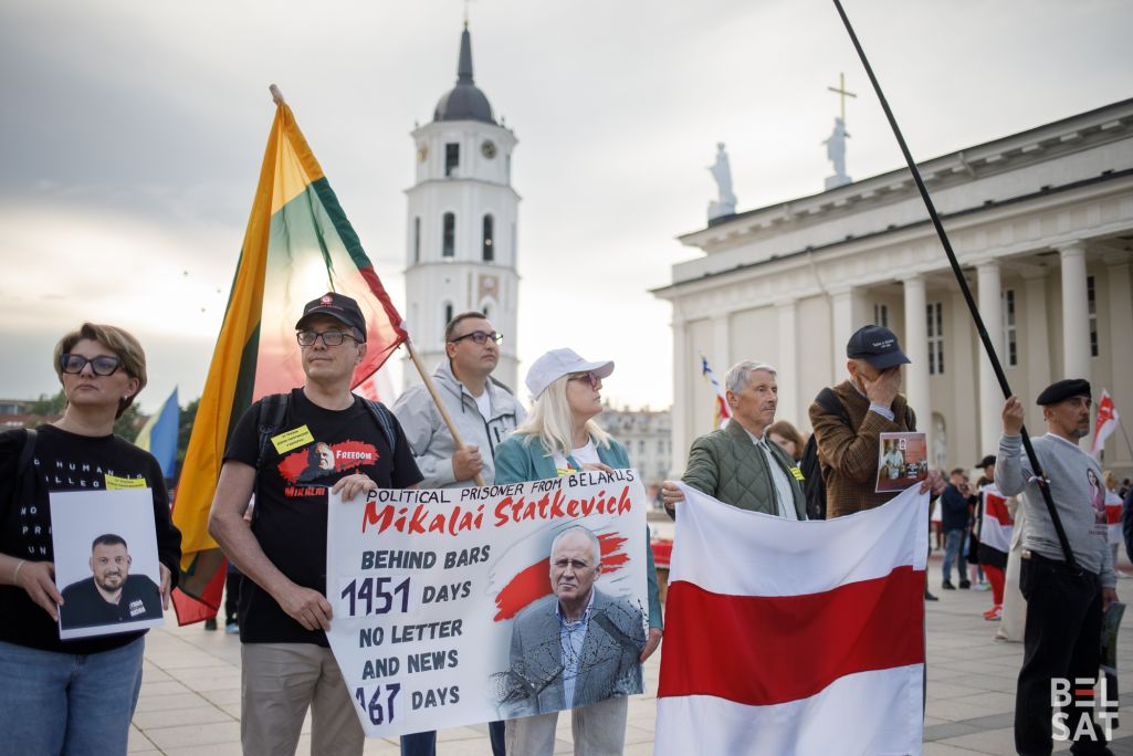 Здымак мае ілюстрацыйны характар. Мітынг салідарнасці з беларускімі палітзняволенымі адбыўся на Катэдральнай плошчы Вільні з нагоды Дня палітвязня. Вільня, Літва. 21 траўня 2024 года. (Фота: Белсат)