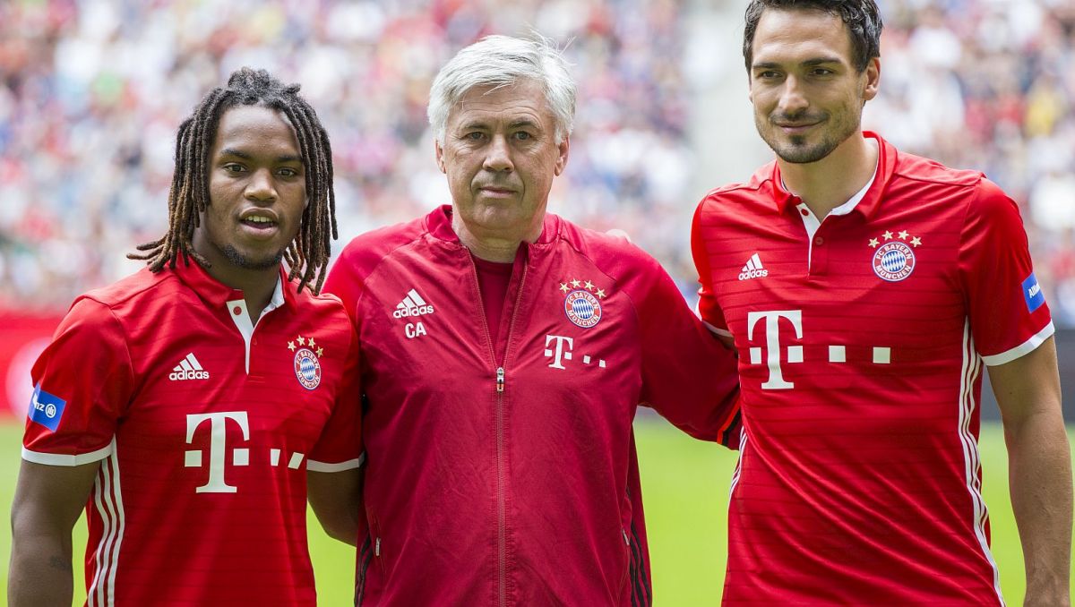 Renato Sanches, Carlo Ancelotti i Mats Hummels – dziś już żadnego z nich nie ma w Monachium (fot. Getty) Transfery. Bayern Monachium chce jeszcze raz ściągnąć Renato Sanchesa