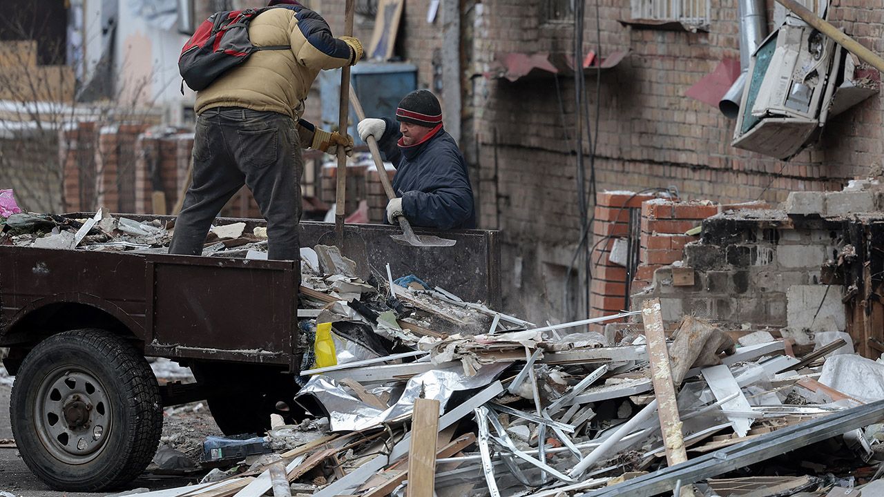 Zniszczenia w wyniku rosyjskich ataków (fot. Jeff J Mitchell/Getty Images, zdjęcie ilustracyjne)