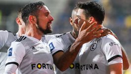 Jarosław Niezgoda z prawej (fot. Getty)