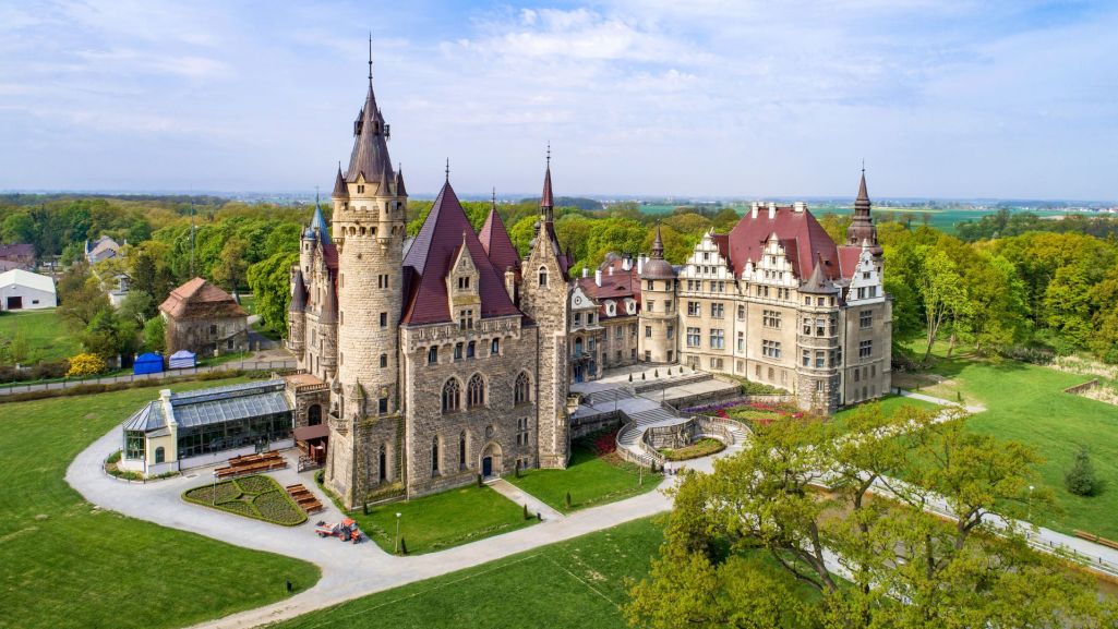 Zamek w Mosznej (fot. Nahlik/ Shutterstock)