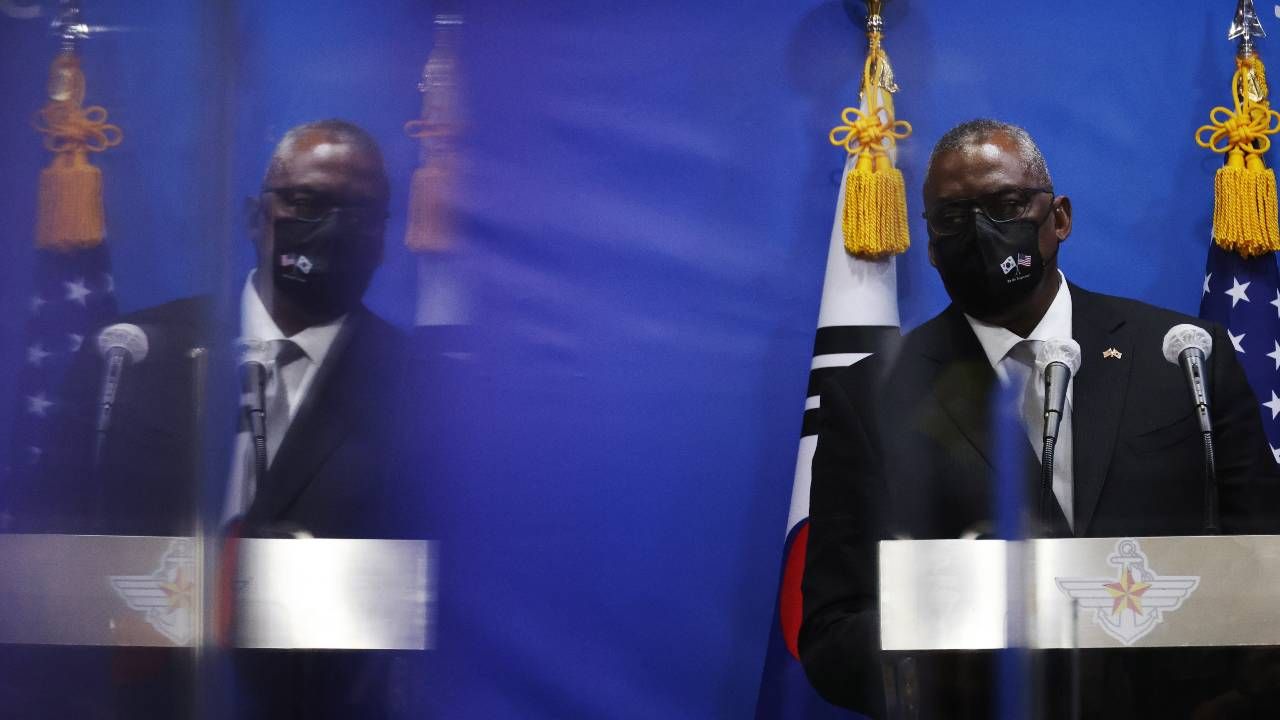Sekretarz obrony USA Lloyd Austin gości w Seulu (fot. PAP/EPA/KIM HONG-JI / POOL) Sekretarz obrony USA Lloyd Austin gości w Seulu (fot. PAP/EPA/KIM HONG-JI / POOL)