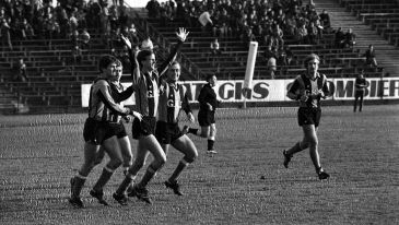 Grzegorz Kapica cieszy się z gola w meczu Szombierki – Widzew (fot. PAP)
