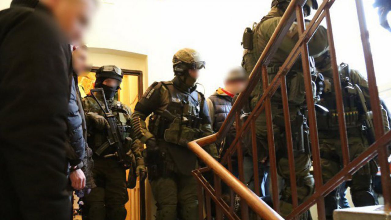 Policja nakryła przestępców w mieszkaniu (fot. Policja) Policja nakryła przestępców w mieszkaniu (fot. Policja)