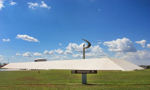 Muzeum zaprojetowane przez Oscara Niemeyera i poświęcone załozycielowi miasta byłemu prezydentowi Brazylii Juscelino Kubitschekowi. Fot. Getty Images/ Dircinha Welter