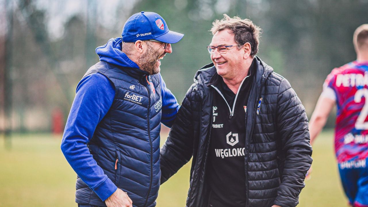 Jan Urban (z prawej) i Marek Papszun to jedni z głównych faworytów do zastąpienia Michała Probierza w roli selekcjonera reprezentacji Polski (fot. JAKUB ZIEMIANIN/400MM.PL)
