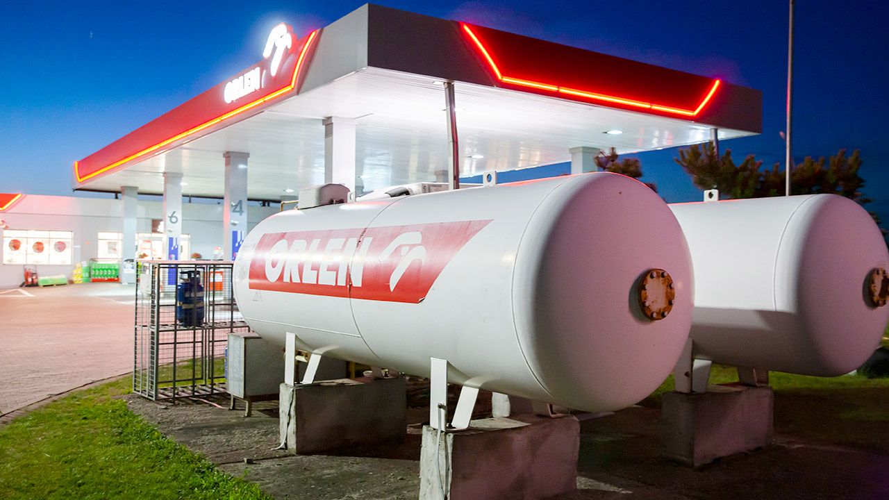 Między 2016 a 2019 r. zysk netto PKN Orlen wyniósł razem ponad 23 mld zł (fot. Shutterstock/Karolis Kavolelis) Między 2016 a 2019 r. zysk netto PKN Orlen wyniósł razem ponad 23 mld zł (fot. Shutterstock/Karolis Kavolelis)