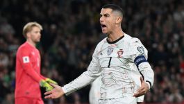Wściekłość Cristiano Ronaldo po czerwonej kartce w meczu z Irlandią (fot. Getty). Wściekłość Cristiano Ronaldo po czerwonej kartce w meczu z Irlandią (fot. Getty).