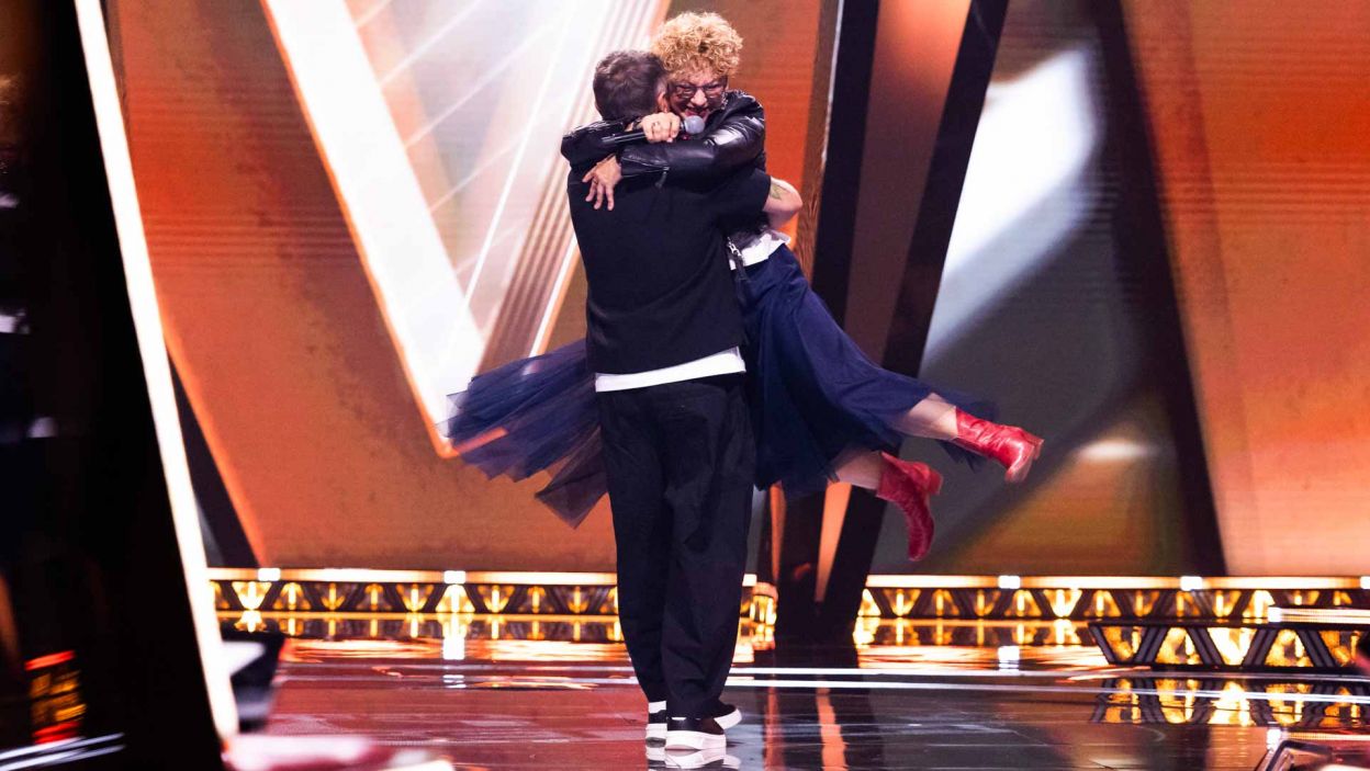 Barbara Godlewska postanowiła podczas etapu Przesłuchań w ciemno wykonać piosenkę „I Love Rock 'n Roll” zespołu Joan Jett & The Blackhearts. Uczestniczka odwróciła cztery fotele, ale wybrała drużynę Andrzeja Piasecznego. Fot. Arsen Petrovych, Natasza Młudzik/ TVP