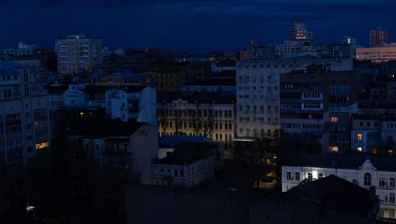 A general view over the Kyiv skyline and residential buildings after sunset during a curfew imposed from Saturday 5 PM to Monday 8 AM local time on February 27, 2022 in Kyiv, Ukraine. Photo: Getty Images