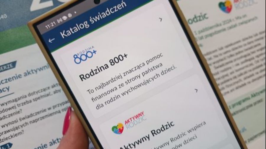 W aplikacji mZUS użytkownicy mogą składać wnioski o różnego rodzaju świadczenia. (fot.ZUS)