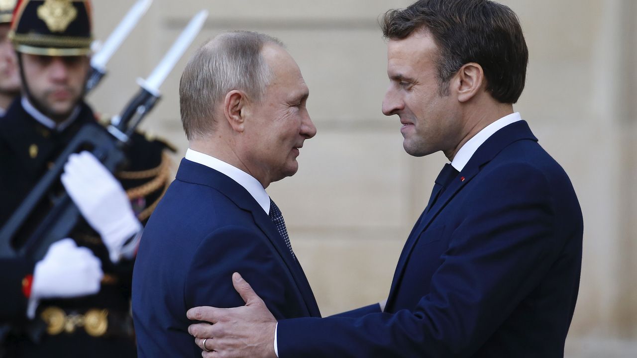 Władimir Putin i Emmanuel Macron (fot. Chesnot/Getty Images)