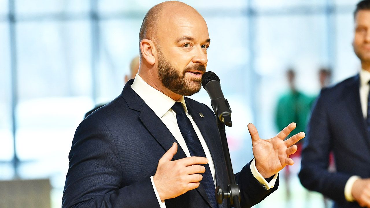prezydent Wrocławia Jacek Sutryk tłumaczy się z wpisu na tt - tvp.info