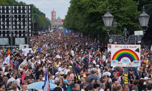 Najbardziej spektakularna, jak dotąd, demonstracja odbyła się w Berlinie 29 sierpnia. Przyszło na nią ok. 40 tys. ludzi Fot. Sean Gallup/Getty Images