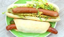 Hot dog w domowej bułce