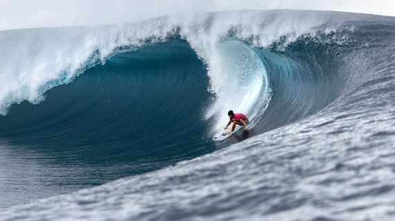 Pogoda torpeduje rywalizację w surfingu (fot. Getty).