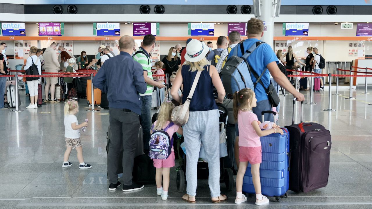Przed wyjazdem do Hiszpanii Polacy powinni wypełnić specjalny formularz (fot. PAP/Leszek Szymański) Przed wyjazdem do Hiszpanii Polacy powinni wypełnić specjalny formularz (fot. PAP/Leszek Szymański)