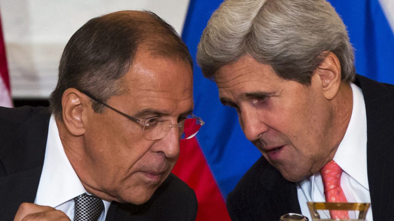 Naddniestrze było tematem rozmów szefa rosyjskiej dyplomacji Siergieja Ławrowa (L) z sekretarzem stanu USA Johnem Kerrym (P) w Paryżu (fot. PAP/ EPA/JIM LO SCALZO)