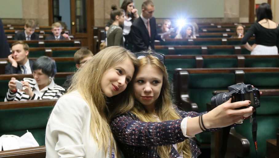 Tradycyjne selfie z Sejmu (fot. PAP/Paweł Supernak)