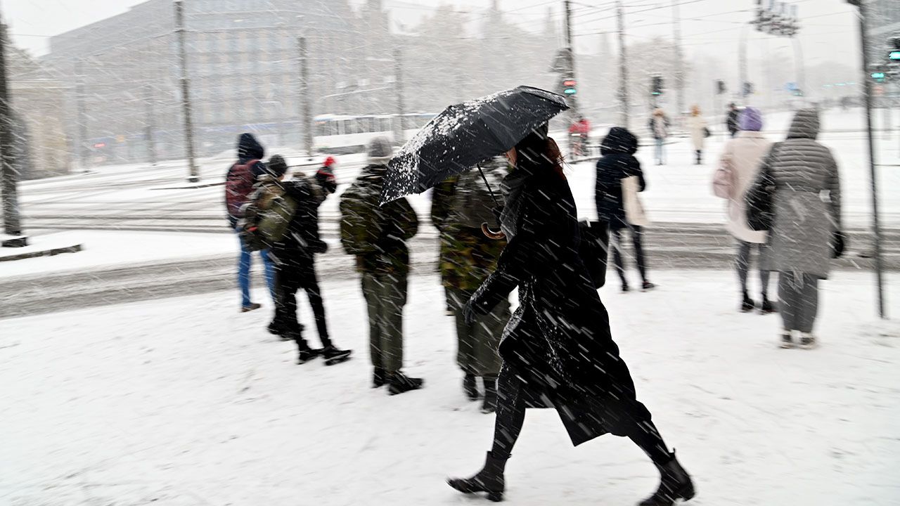 Temperatura minimalna od -4 stopni Celsjusza na południu, do 2 stopni nad morzem (fot. PAP/Marcin Bielecki) Temperatura minimalna od -4 stopni Celsjusza na południu, do 2 stopni nad morzem (fot. PAP/Marcin Bielecki)