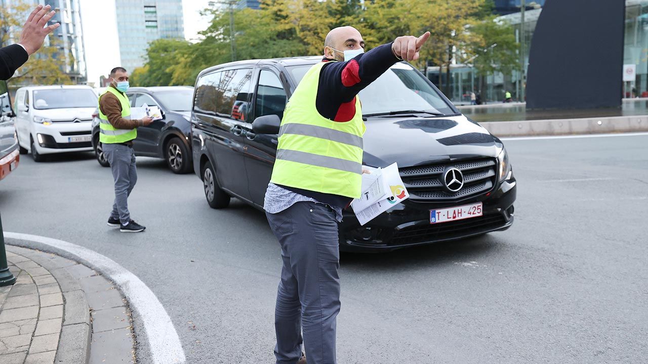 Kierowcy mają protestować codziennie, dopóki władze Brukseli nie spełnią ich żądań (fot.  Dursun Aydemir/Anadolu Agency via Getty Images)