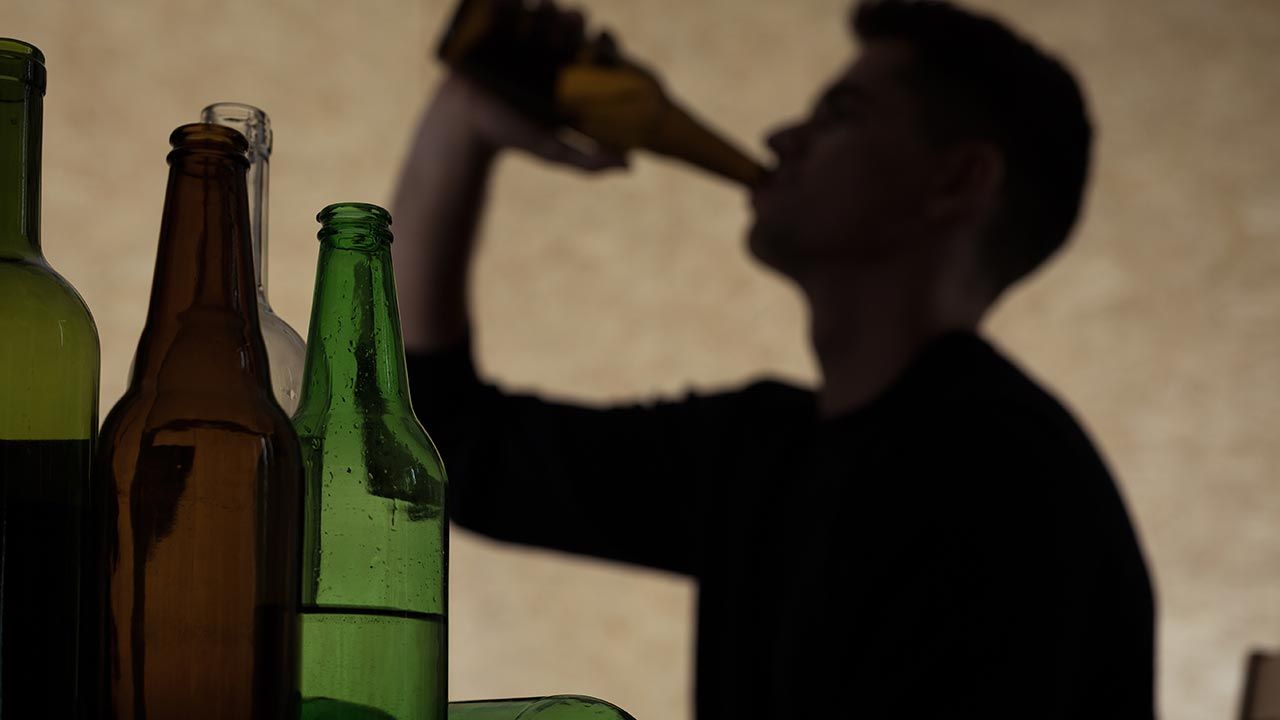 Alkohol można kupić w Polsce wszędzie (fot. Shutterstock) Alkohol można kupić w Polsce wszędzie (fot. Shutterstock)