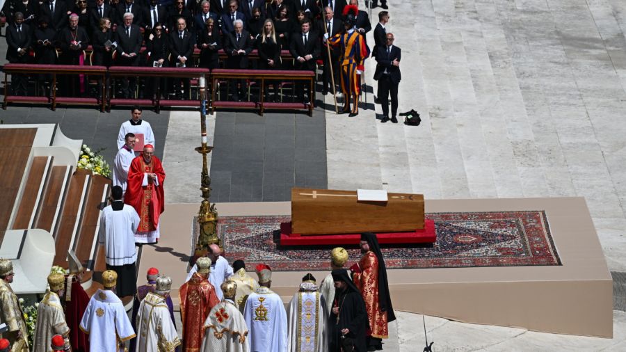 Uroczystości pogrzebowe papieża Franciszka na placu Świętego Piotra w Watykanie. Fot. PAP/Darek Delmanowicz