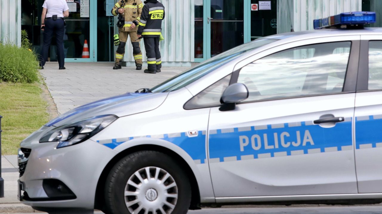 Policjanci zabezpieczyli nóż, którym najprawdopodobniej posłużył się napastnik (fot. PAP/Tomasz Gzell) Policjanci zabezpieczyli nóż, którym najprawdopodobniej posłużył się napastnik (fot. PAP/Tomasz Gzell)