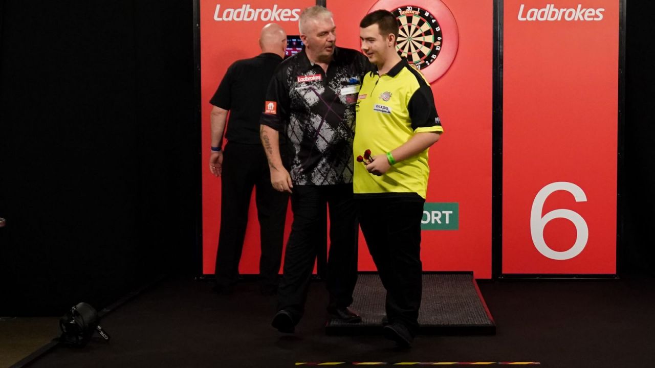 Sebastian Białecki (P) ma za sobą pierwsze turnieje PDC Development Touru w tym sezonie (fot. Getty)