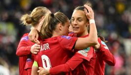 Polki cieszą się z bramki (fot. PAP/Adam Warżawa)